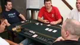 Als Randbewerb fand ein Pokerturnier statt, das schlussentlich Klotzi für sich entschied!