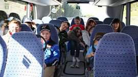 Unsere Kids belegten den hinteren Teil des Buses