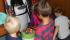 Unsere Kids brav beim Kugeln polieren.