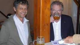Hier die beiden Gemeindevorstandsmitglieder Anton Sprenger und Peter Klymjuk bei einem gemütlichen Bierchen!