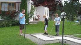 Die Jungs versuchten ihr Glück auch beim Minigolfen!