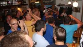 Spannung bei der Fußball WM! Da war die Bar gerammelt voll!