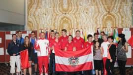 Das österreichische Team mit ihren Fans.