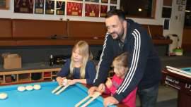 Georg beim Bowls spielen mit Andrea und Sophie!