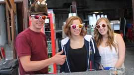 Schuali, Sarah und Teresa haben hinter der Bar auch alles unter Kontrolle!