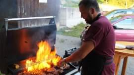 Abends war wieder unser Grillmeister gefragt. Feurige Sachen gabs.