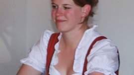 Anna im Dirndl! Sauwa, Sauwa!!