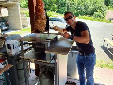 Markus stärkt sich noch mal am leckeren Kebab