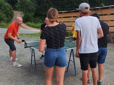 Wir haben auch Besuch von unseren Billardfreunden aus Pfeffenhausen erhalten - hier beim Tischtennis - Laffal im Einsatz
