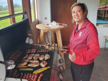 Seychi kann nicht nur ausgezeichnet organisieren, sondern auch lecker Grillen