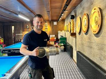 Luggi beim Rohr verlegen
