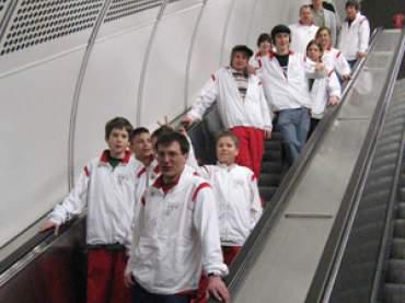 Luggy ist glücklich - auch in Wien gibt es Rolltreppen!