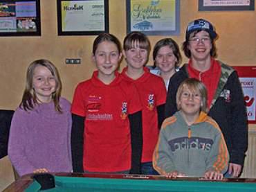 Katrin, Stefanie, Bianca, Philipp und Alex, die stolzen Spieler mit Co-Trainerin Christina
