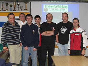 Die interessierten Trainer mit Alex und Barny