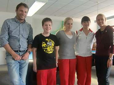 Mich, Teresa und Marion mit Österreichs Billardaushängeschild Ouschan Jasmin und deren Trainer Neu