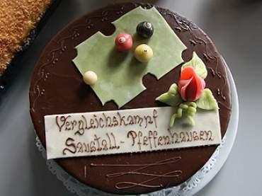 Der eigens vom Saustall angefertigte Kuchen für den Vergleichskampf!