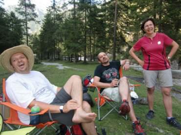 Georg, Paul und Birgit legten nach dem Schleppen eine Pause ein!