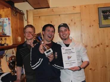 Tom mit den Sieger Pokal!