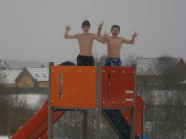 Martin und Eli brauchten etwas abkühlung in der Therme!