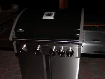 Der neue Napoleon Griller im Saustall!
