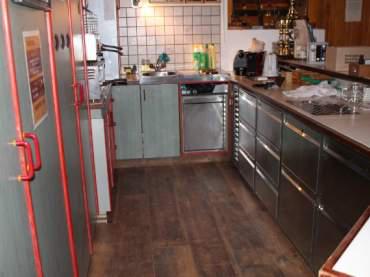 Der neue Bar Boden ist verlegt!
