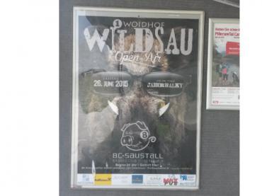 Plakate an allen Bushäuschen im Pillerseetal