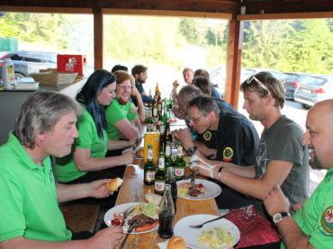 Nach Turnierende wurden die Teilnehmer auf gegrilltes eingeladen