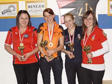 Erfolgreichen Damen v.l.n.r. Lisa Stadler, Martin Lugner, Teresa Bachler und Daniela Bachler