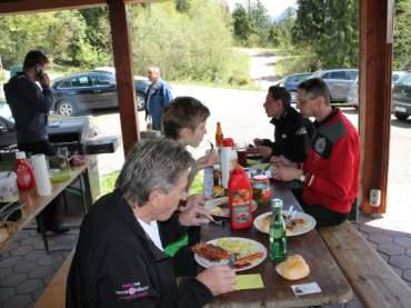 Die Teilnehmer wurden mit gegrillten Verköstigt