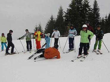 Zissi geht vor seinen Spielern in die Knie!