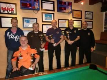 v.l.n.r.: Turnierleiter: Sebastian Niederseer; 3. Platz: Emil Schranz; Sieger: Raimund Markart; 3. P