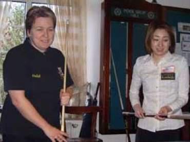 Hier Heidi mit ihrer Spitzenklassegegnerin in der ersten Runden: Frau Otani Akio