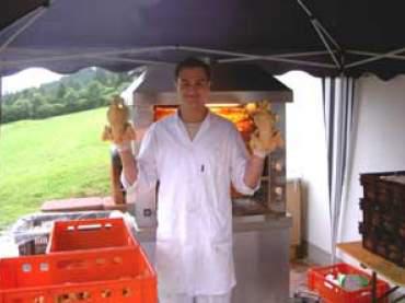 dann ging es gleich los mit den Hendelgrillen, die angeblich aus Kühen geschnitzt werden:)