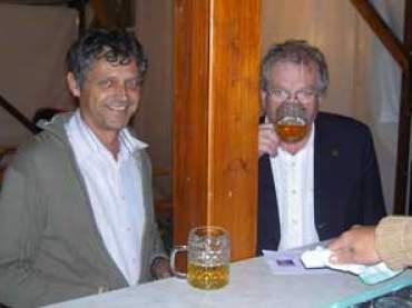 Hier die beiden Gemeindevorstandsmitglieder Anton Sprenger und Peter Klymjuk bei einem gemütlichen 