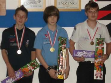 Die erfolgreichen Schüler: 2. Markus Pirchl, 1. Kenneth Ohr, 3. Rene Pernul