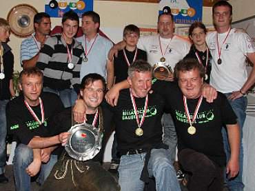 Unsere 2er Mannschaft mit den Meisterteller der 3. Landesliga